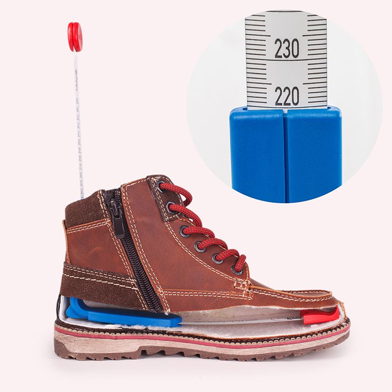 plus12_Inneschuhmessgeraet_Milimeterskala Bild vom plus12 Inneschuhmeßgerät in einem Schuh